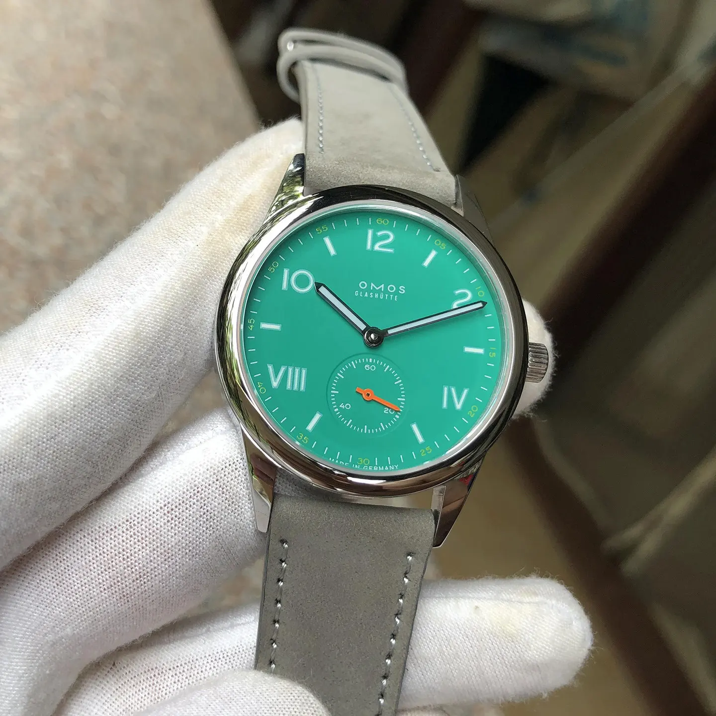 38.5mm high-end men's automatic mechanical watch, equipped with the Seagull ST17 movement, waterproof and luminescent view 3