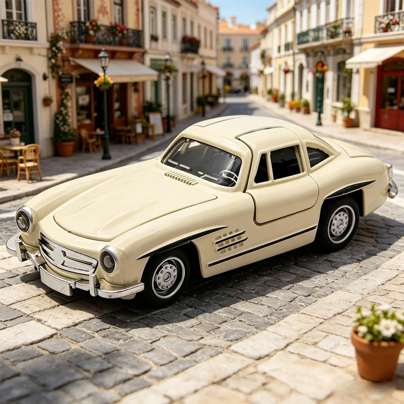 

1:32 Scale Alloy Mercedes-Benz Vintage Car Model, Educational Toy, Boy's Birthday Gift, Wind-up Ornament