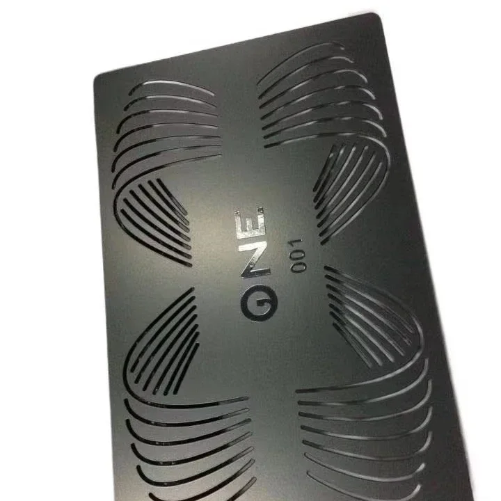 

Изготовленная на заказ визитная карточка из нержавеющей стали, лазерная резка, матовая черная металлическая карточка