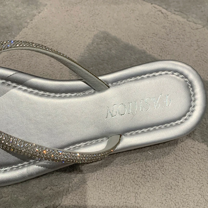 Rhinestone Slippers Women New Summer Shoes Women Fashion Bling Flip Flops Soft Comfort Flat with Slippers Gold Beach Sandals