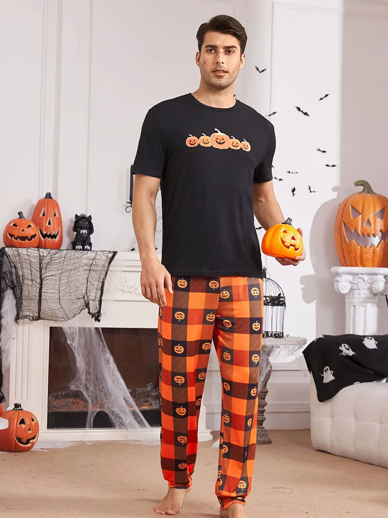 

Two sets of Halloween pumpkin printed short-sleeved T-shirts and checked long pants men's pajamas