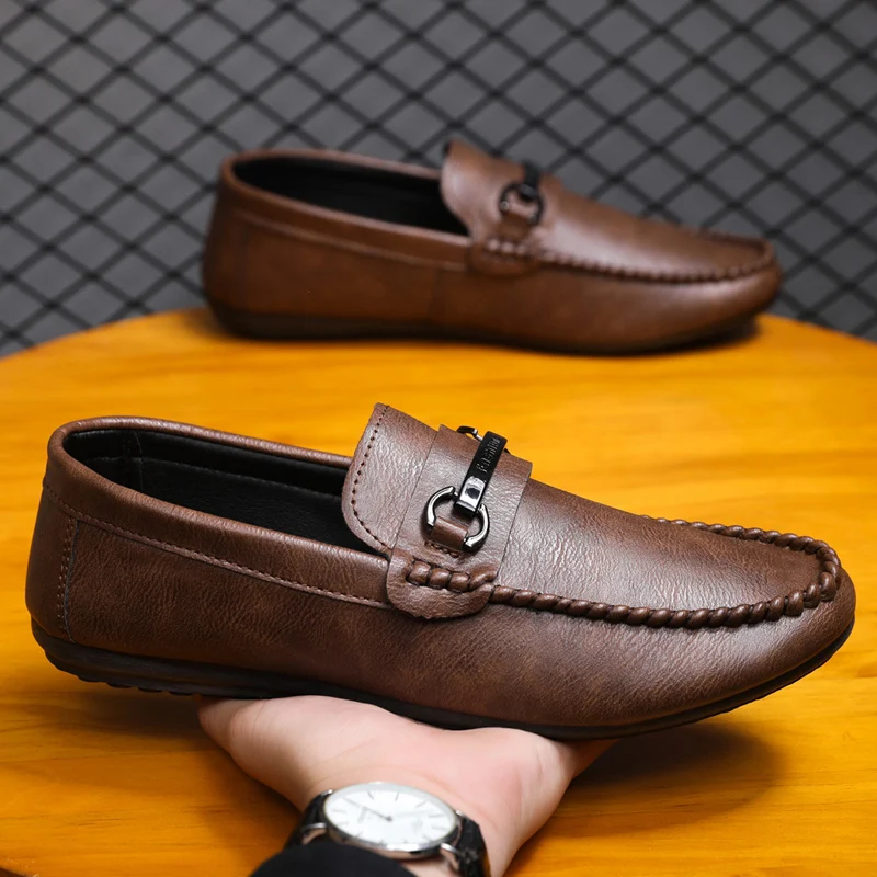 جلد طبيعي تنفس الانزلاق على الرجال أحذية قيادة العلامة التجارية الفاخرة الإيطالية حذاء رجالي الرجال حذاء كاجوال الأخفاف Chaussure أوم