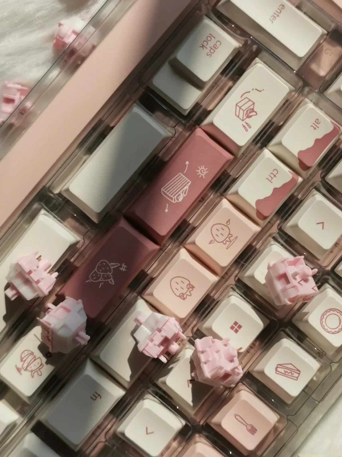 Imagem -03 - Keycap Tema do Bolo de Morango Cherry Pbt Keycaps Encaixotado Rosa Bonito Desktop Computador Teclados Presentes Personalizado