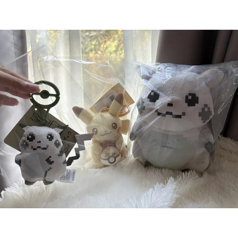 ポケモンぬいぐるみオリジナルピカチュウ-30-周年記念ピクセルスタイルソフトぬいぐるみコレクタブルルーム装飾ギフトアニメ周辺機器