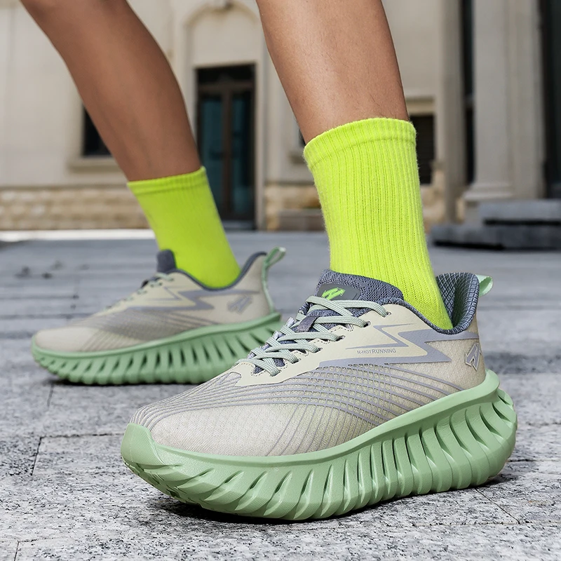 

New autumn breathable versatile trendy high-elastic and shock-absorbing running shoes student thick-soled casual sports shoes