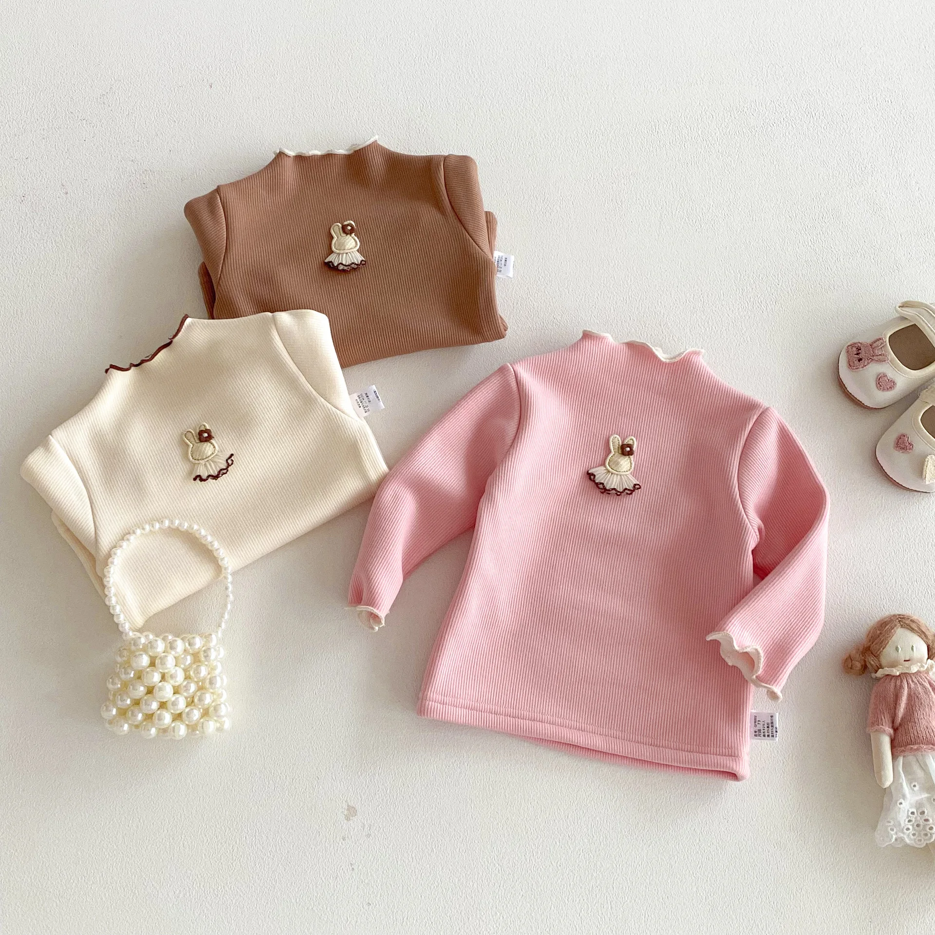 2025, Baby-T-Shirt, langärmelig, Herbst/Winter, Cartoon, kleines Kaninchen, süßes Mädchen, vielseitiger halbhoher Kragen mit Samt für Mädchen