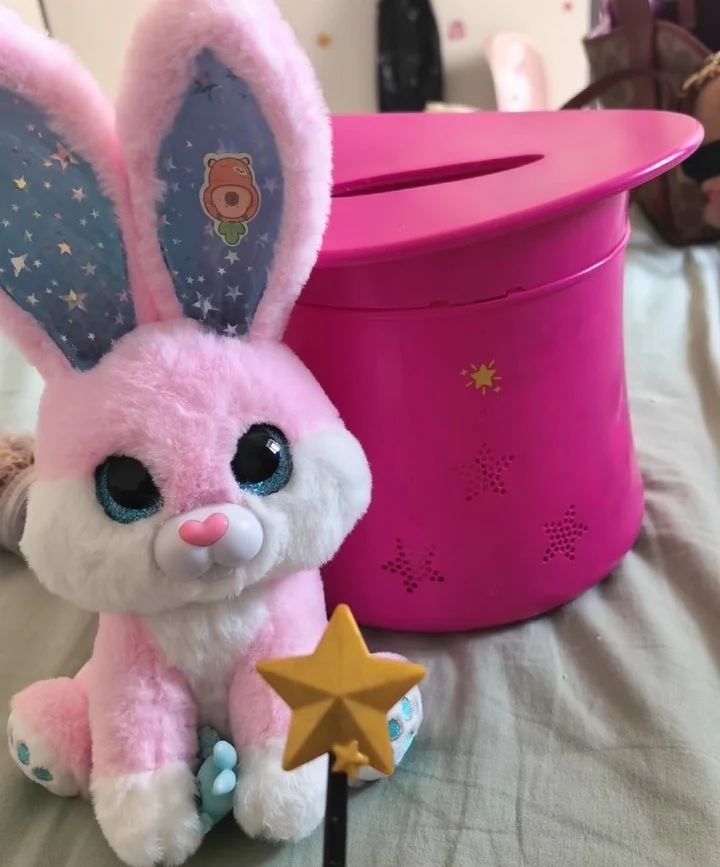 

Коллекционная интерактивная звуковая игрушка-кролик Zuru Pets Alive Magic Bunnies в закрытой упаковке (Blind Box) с волшебной шляпкой, модель куклы-кролика, подарок для фанатов и коллекционеров