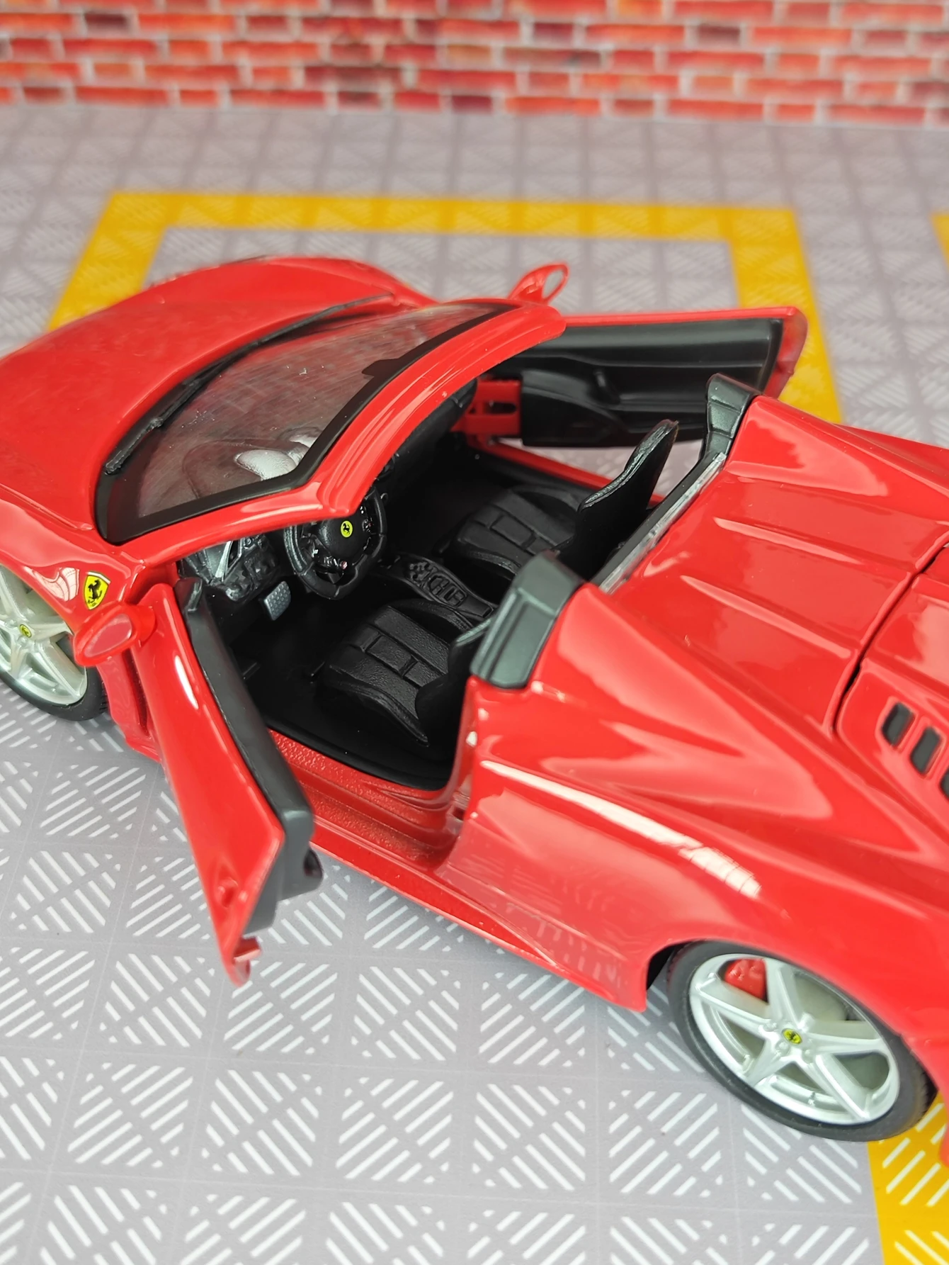 

Bburago 1: 24 Ferrari 458 Spider Supercar Alloy Car Model suitable for collection and can be given as a birthday gift to friends