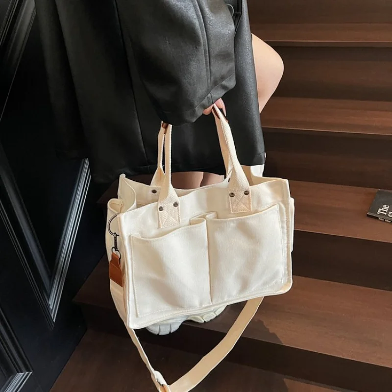 

Chic Circle Crossbody Bag For Ladies With Unique Round Design And Soft High Quality Leather Material