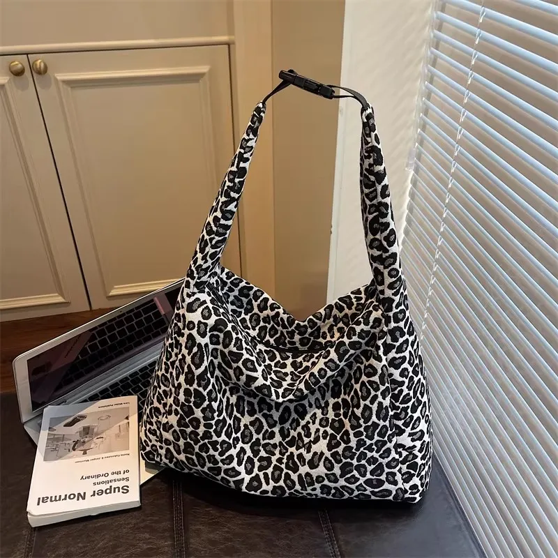 

Leopard Tote Bags for Women 2026 Spring Niche Personalized Casual Shoulder Bag Large Capacity Zipper Vintage Canvas Handbag