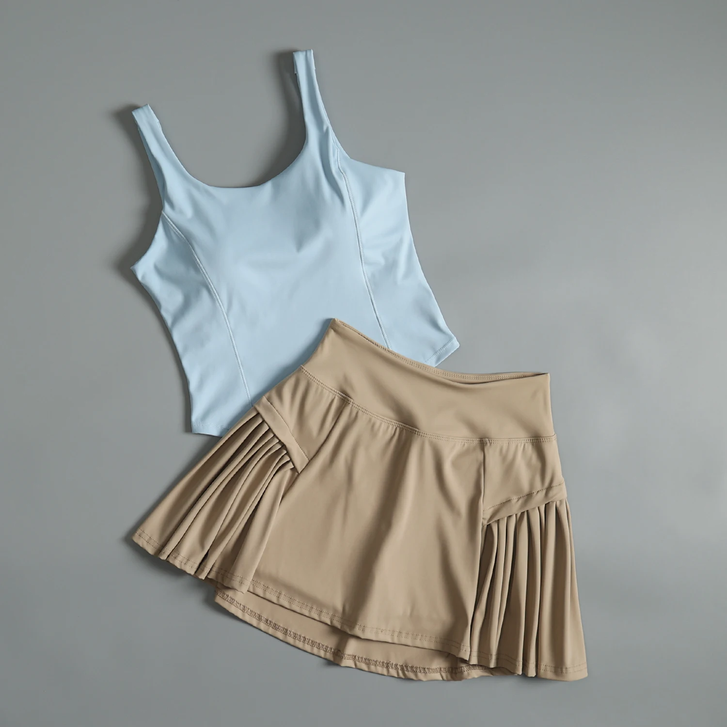 夏の女性用テニススポーツスーツ美しいバックヨガトレーニングベスト耐衝撃ブラ高価値スポーツ朝ジョギングスーツ