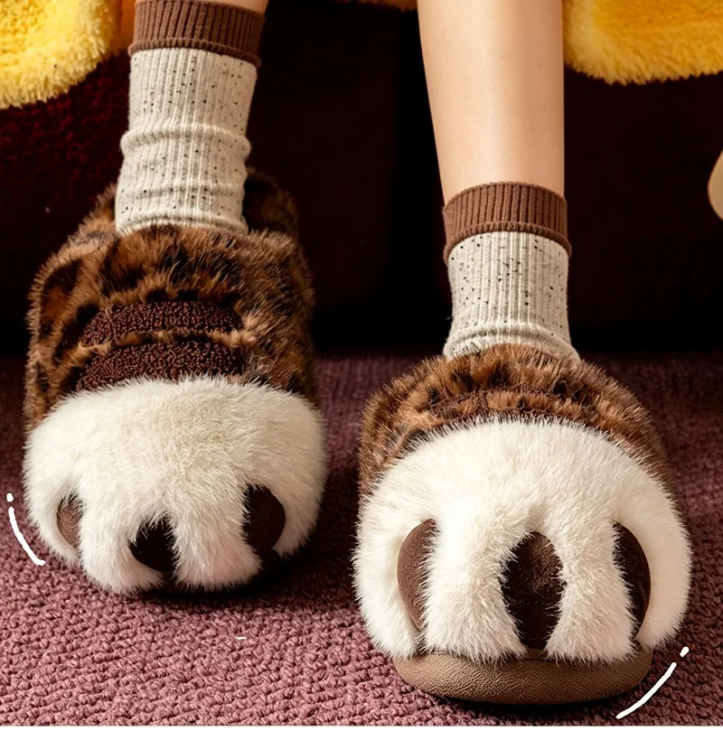 Entzückende Hausschuhe mit Kätzchenpfotenmuster für Damen, kuschelige Schuhe aus Kunstfell, offene Mules, ideal als Geschenk für Katzenliebhaber. – Detail 14