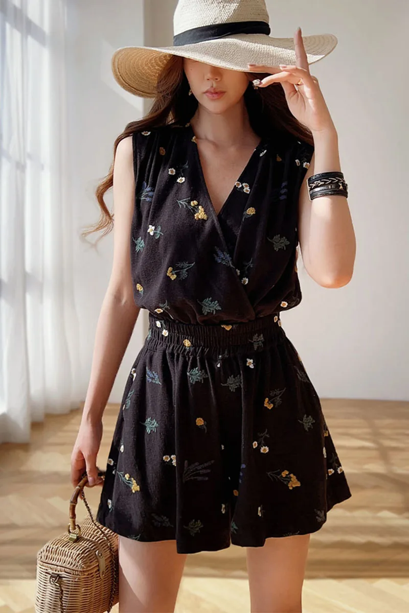 

Summer Embroidery Tank Women's Top Basics Criss-Cross Vest Spaghetti Strap+Short Separately Y2K 2025 New DABUWAWA DM2BST007