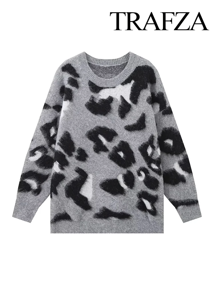 TRAFZA Women's Winter New Fashion Round Neck Leopard Print Knitted Pullover Female Chic Comfortable Warm 2-Color Casual Sweater