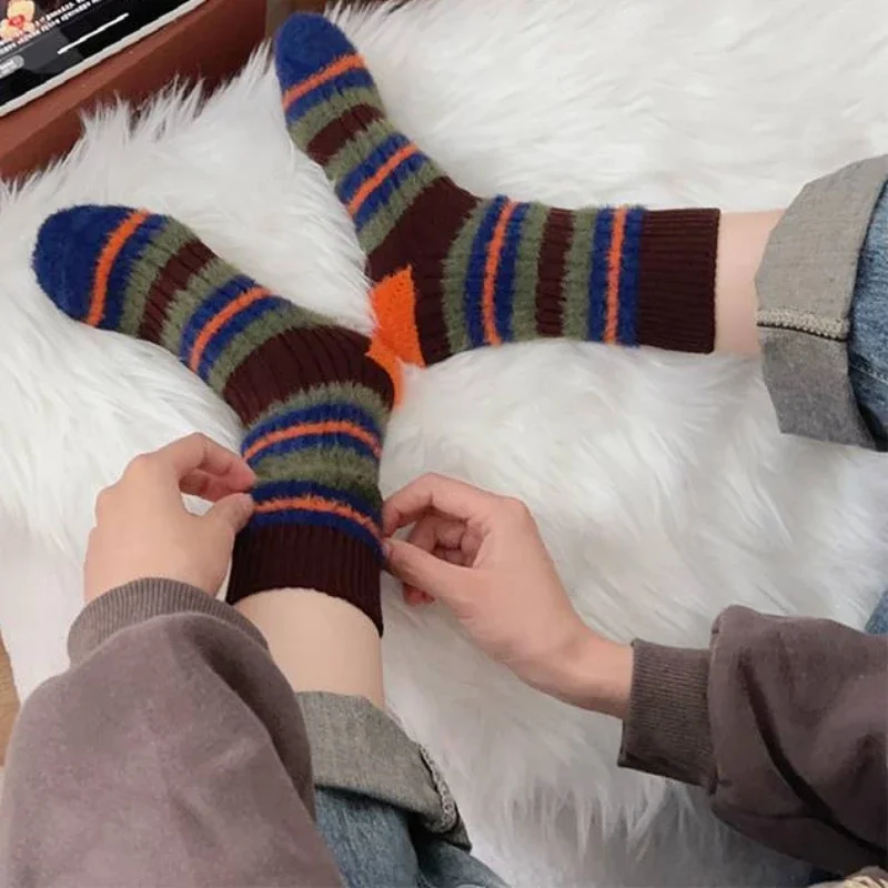 مخطط جوارب محبوكة للفتيات الشتاء جورب دافئ الكورية نمط المنزل منتصف أنبوب المنك المخملية جوارب سميكة رشاقته النوم سوكس #3