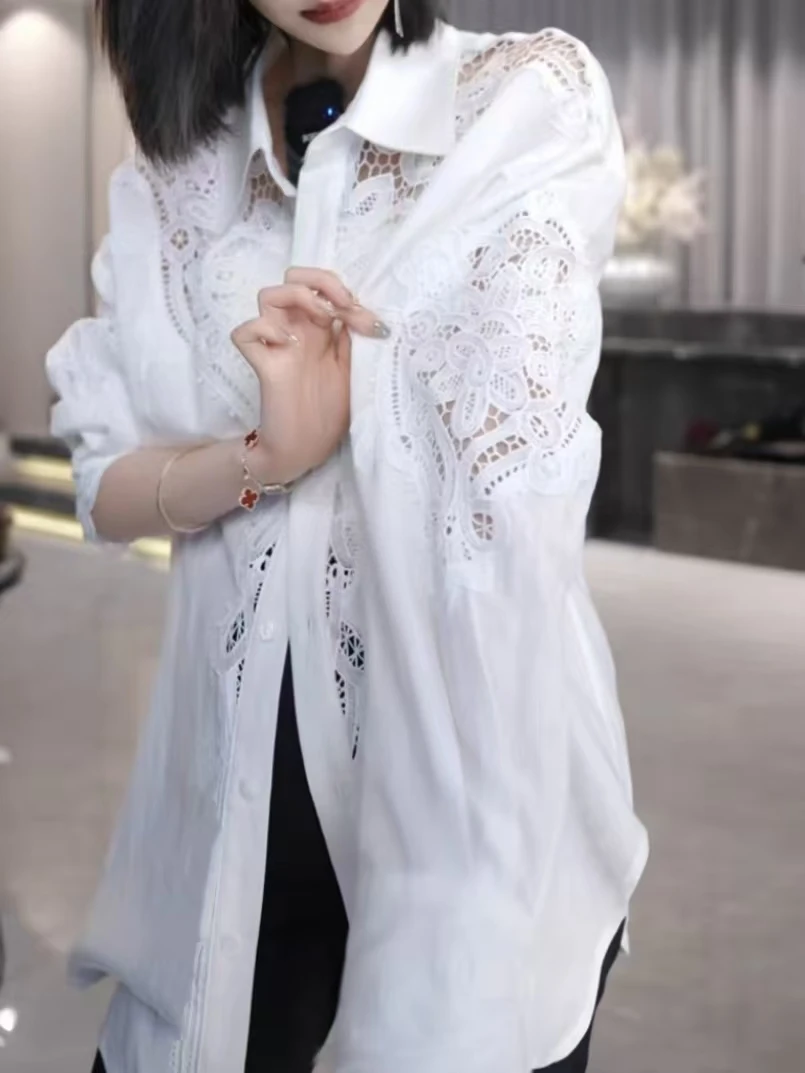 เสื้อเบลาส์ผ้าฝ้ายสีขาวปักเลื่อมฉลุลายแบรนด์หรู ดีไซน์แขนยาวทรงหลวมสไตล์ลำลองสำหรับผู้หญิง แฟชั่นปี 2025