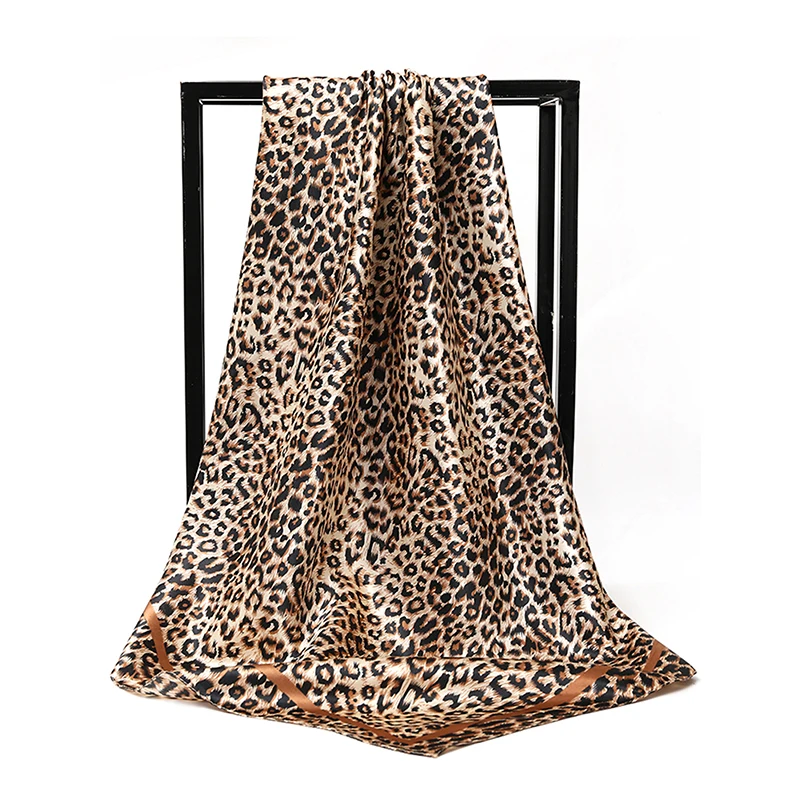 1 قطعة ليوبارد طباعة تقليد وشاح حريري الحجاب عادية امرأة مسلمة الحجاب شالات السلس لينة الشعر وشاح الإسلامية عمامة باندانا