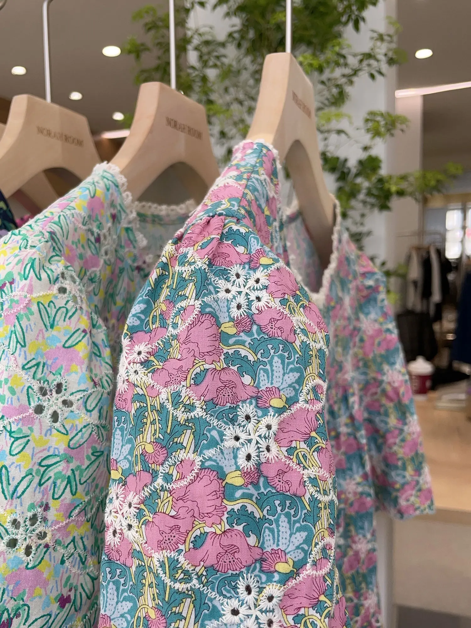 

een Flower New Xiu Small La Authentic 2025 Summer New Island Home Embroidered Floral irt Korean Sle Cotton Women's Blouse