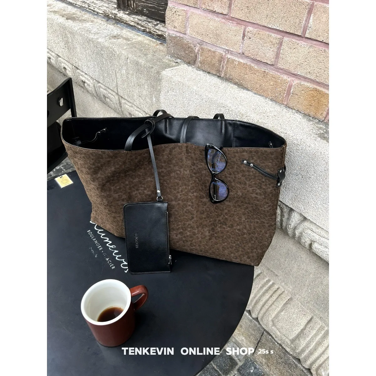 

Fashionable items! Double sided leopard print PU leather large capacity tote bag versatile casual commuting shoulder bag