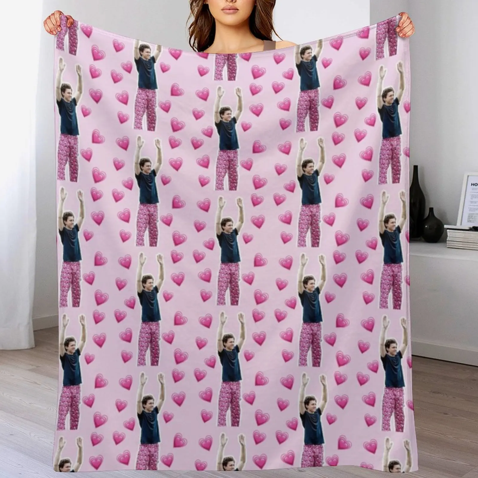 

Tom Holland pink print Throw Blanket Soft Bedroom Blanket for Night Sleeping