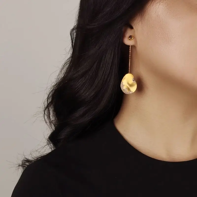 

Fashion Designer 18K Gold Filled Zircons Teardrop Tassel Long Stud Earrings Brushed Rigato Geometric Ear Drop Dangle Ins Jewelry