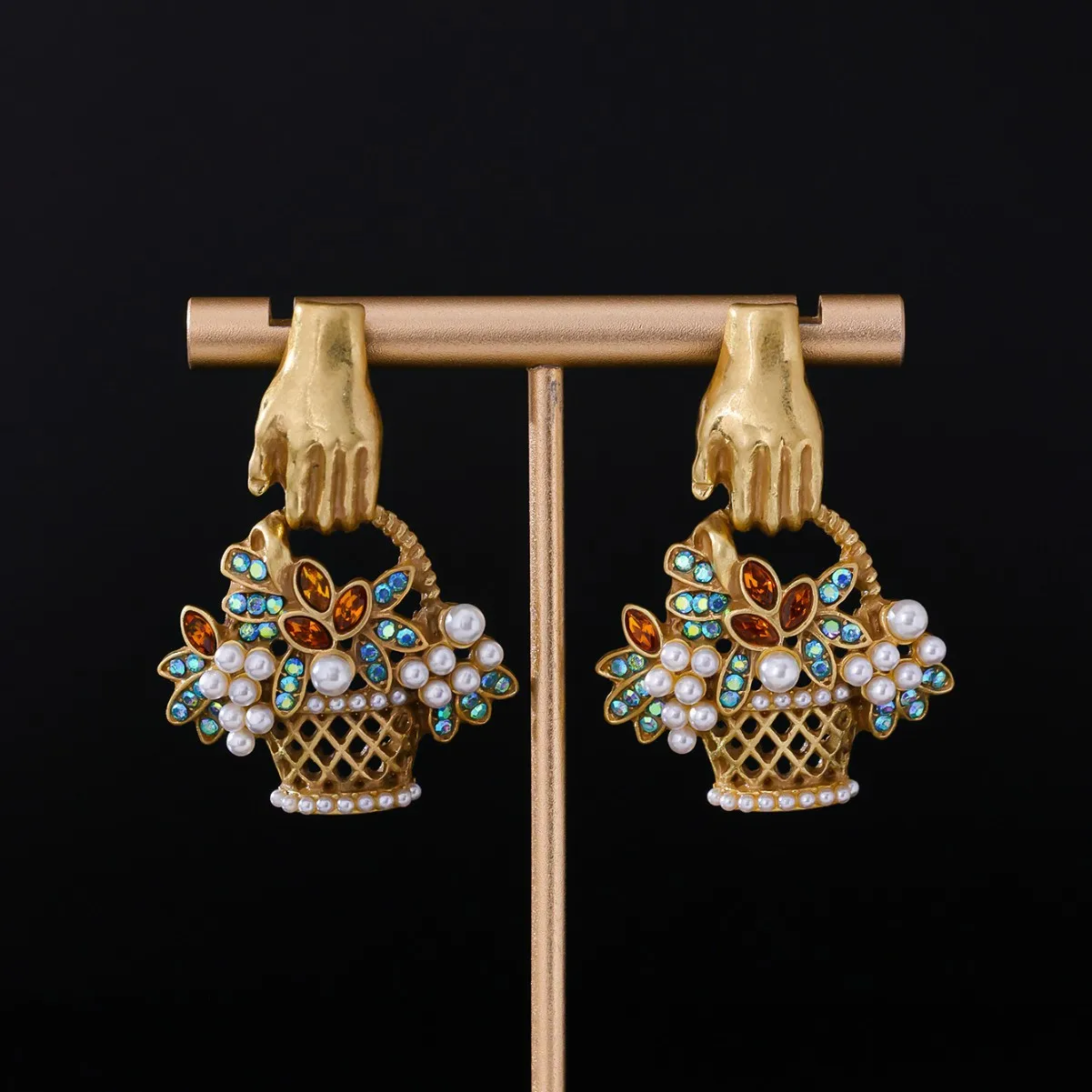 Medieval Portable Flower Basket Earrings, Retro Court Earrings, Literary and Advanced Pearl-encrusted Flower Earrings.