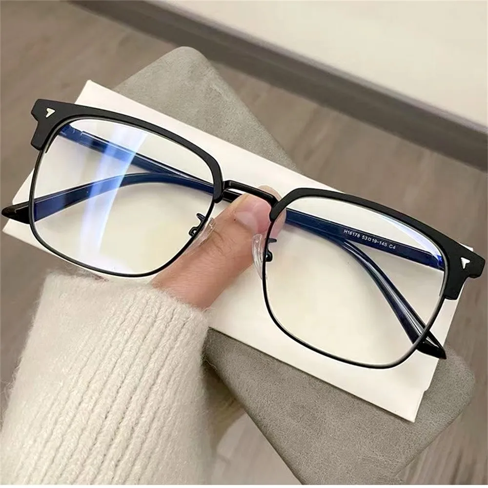 Gafas de tendencia retro nuevas 2024 con montura para cejas de personalidad, femeninas, de ocio, con media montura y protección contra la luz azul, gafas clásicas planas y ligeras.