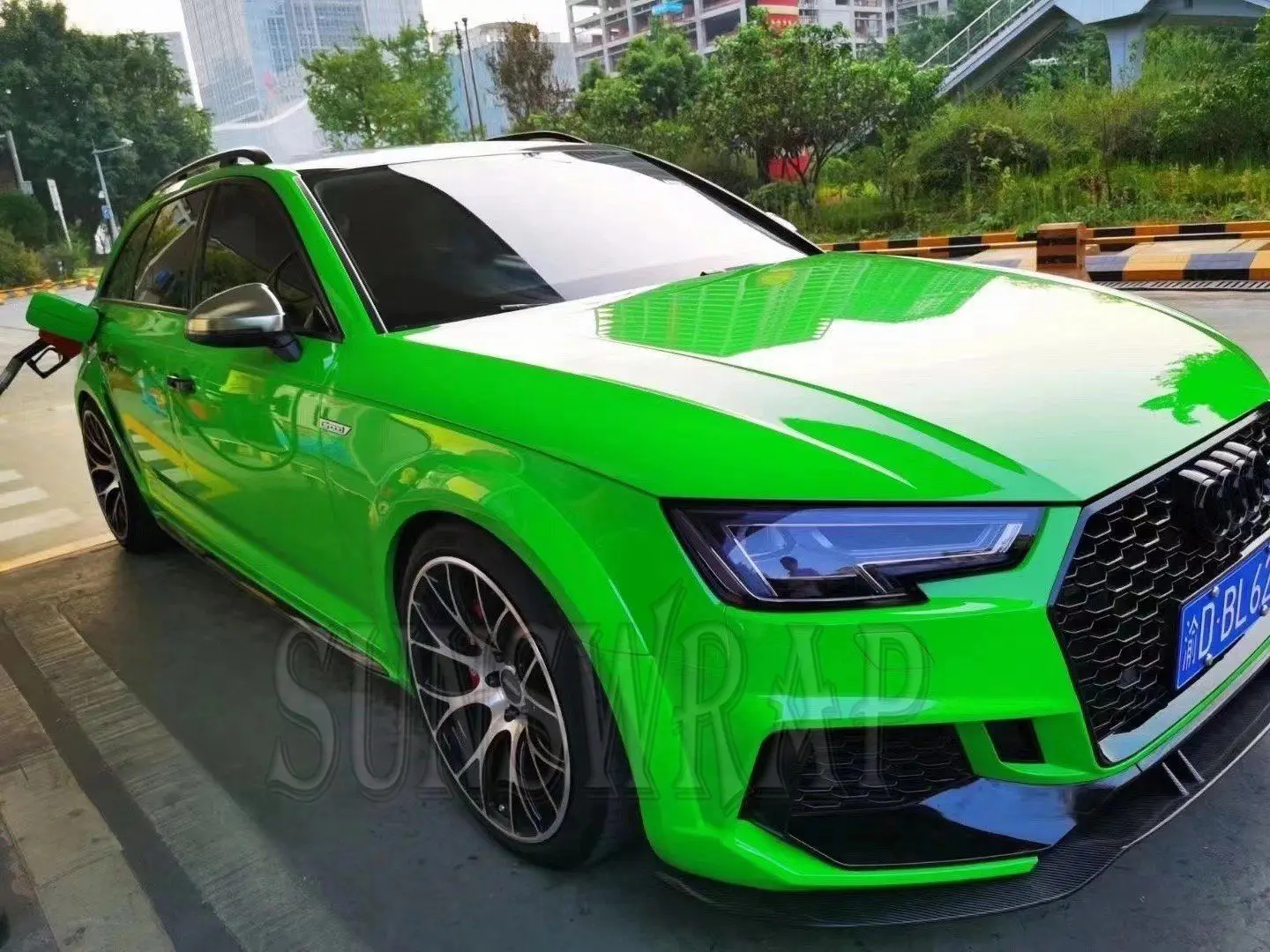 Green Glossy Vinyl Film Gloss Glossy Car Wrap Foil Sticker With Air Bubble Free Motorcycle Car Wrapping