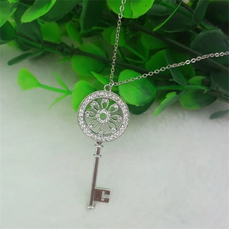 European and American Fashion Winter Long Pattern Sweater Chain Key Crystal Necklace for Women Pendant Party Gift Jewelry collar