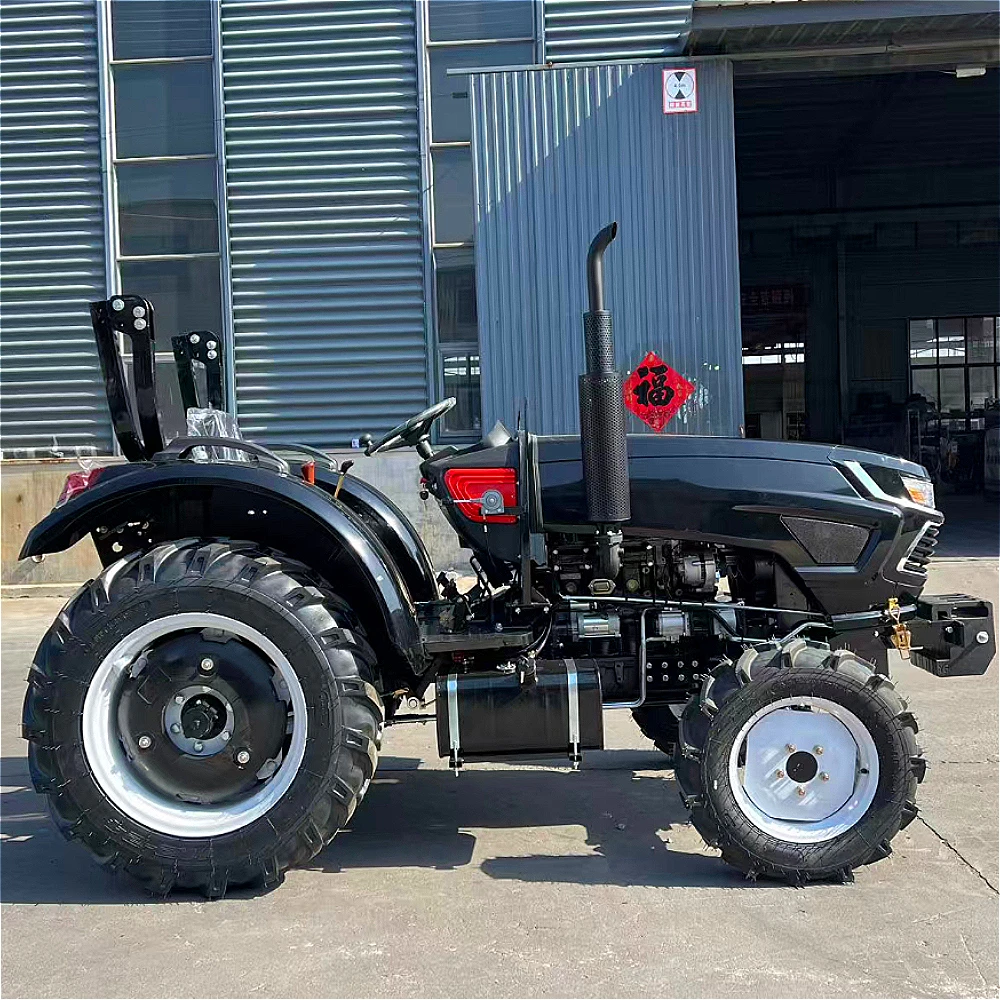 Tractor Implement - Gloednieuwe, hoogwaardige 4x4 mini-landbouwtractor met complete