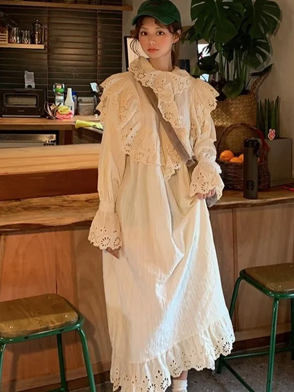 레트로 코트 스타일 속이 비치는 자수 주름 밑단 디자인 텍스처 벨 슬리브 드레스 여성 패션 가을 시크 드레스