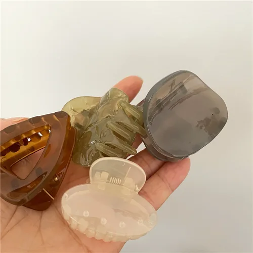 Imagen 2 del producto Horquilla triangular geométrica acrílica transparente para el pelo, captura de plástico de diamante retro a la moda, versión coreana