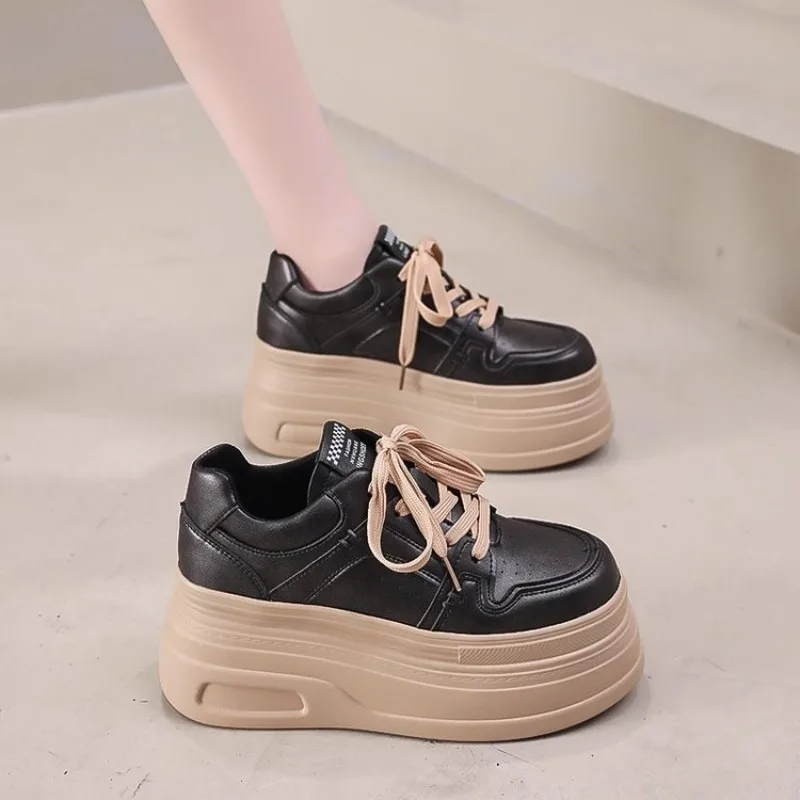

The New Spring and Autumn 2026 Vintage Black Low-top Sneakers for Both Women Are Versatile and Fashionable for Women，35-40