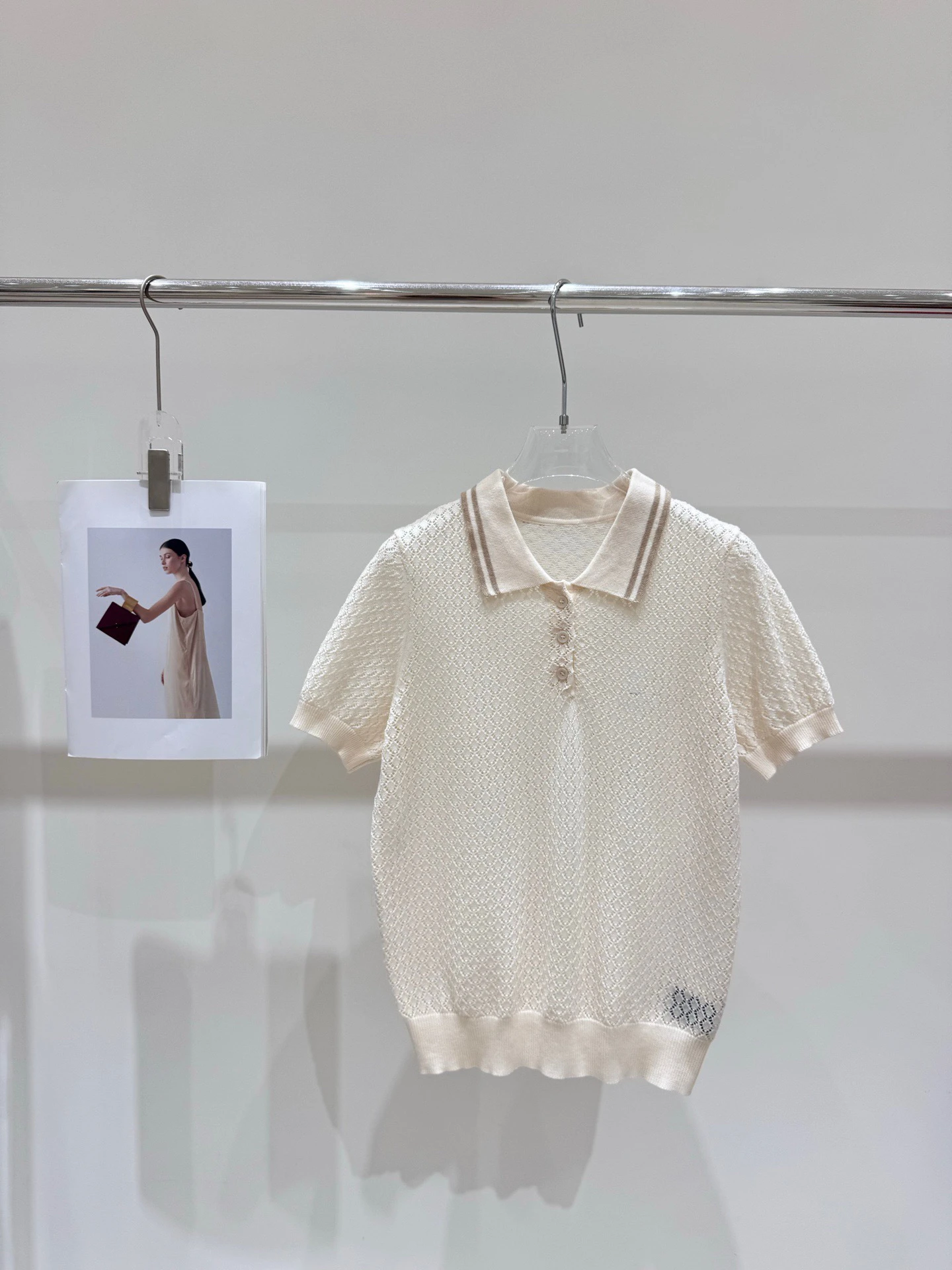 

Модный бренд VIBE: Женский вязаный топ с коротким рукавом, на пуговицах, с вырезами, стильный, универсальный, омолаживающий, весна-лето