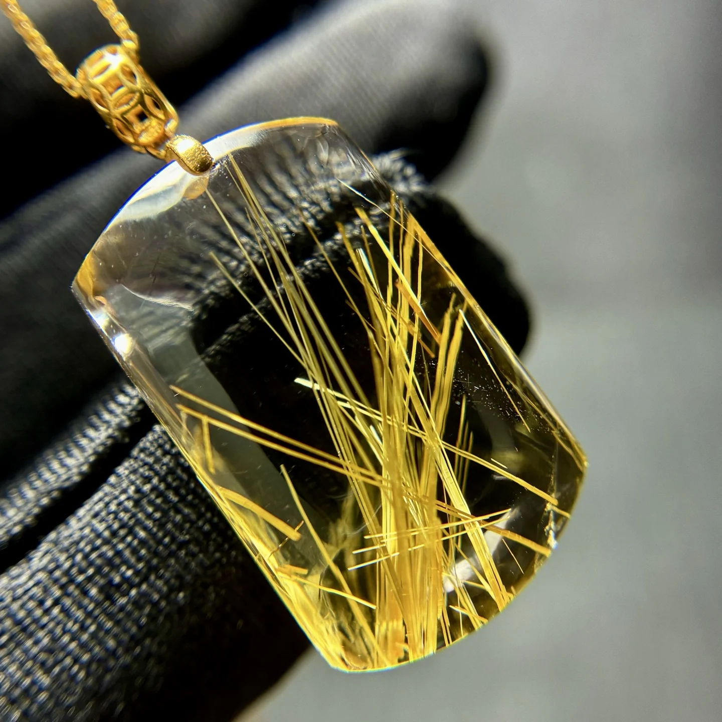 

24mm Natural Brazil Gold Rutilated Quartz Pendant Necklace For Women Lady Men Wealth 18K Healing Crystal Gemstone Beads Jewelry