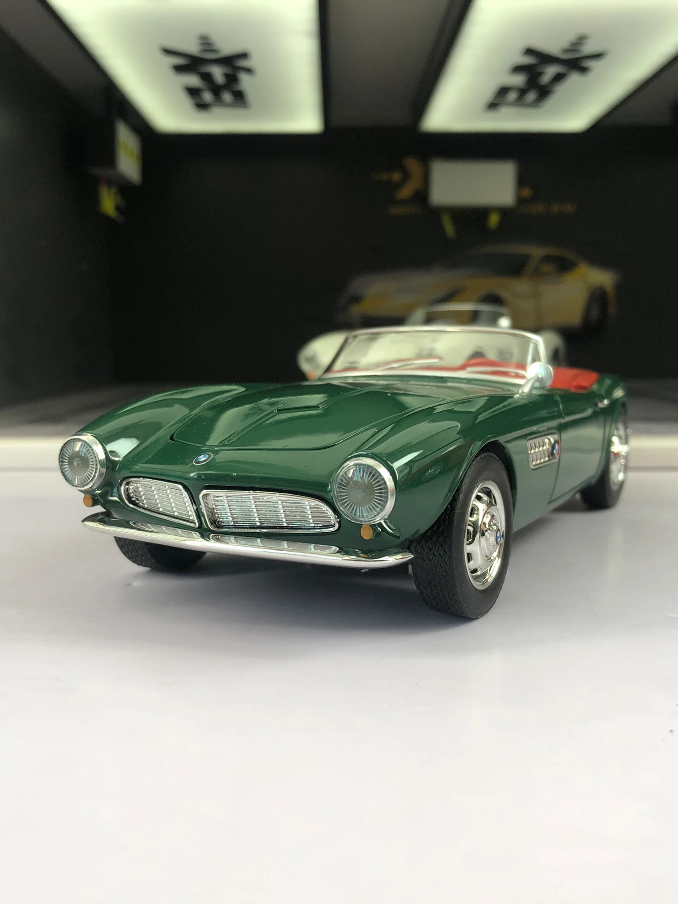 

Модель автомобиля-кабриолета в ретро-стиле из цинкового сплава, масштаб 1:24, статическая декоративная фигурка, металлическая коллекционная машинка в подарок.