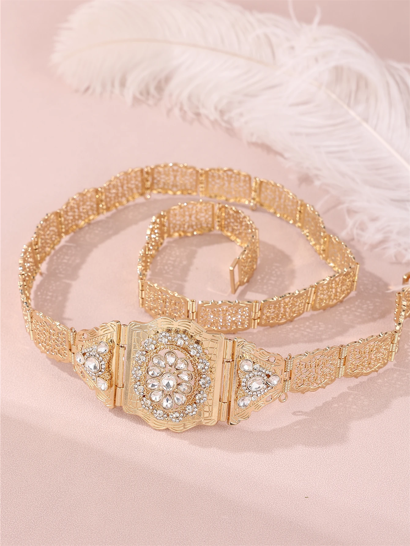 A Moroccan court forward rhinestone alloy belt with movable needles that can be disassembled and adjusted in length