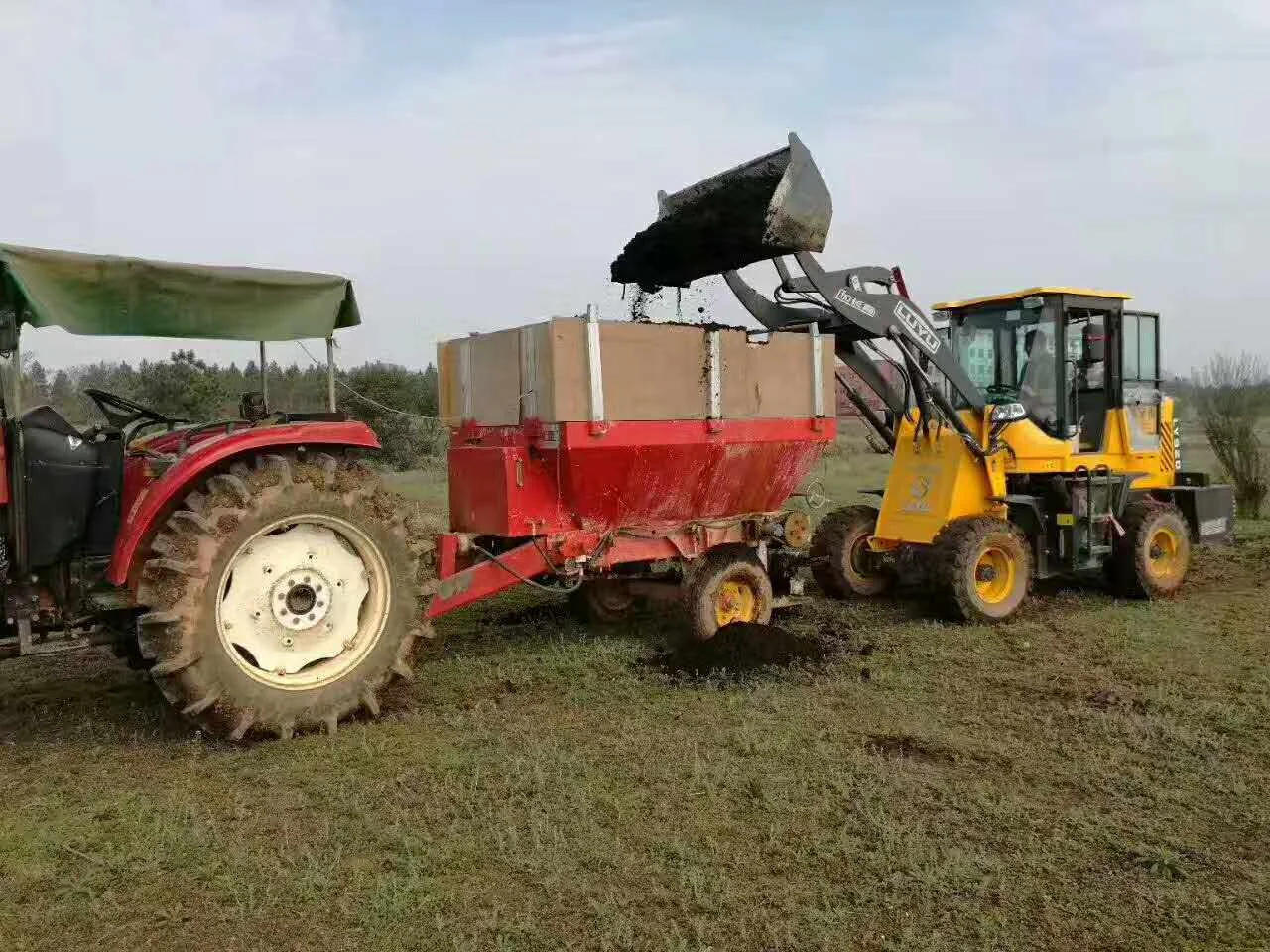 Agricultural Organic Manure Spreading Equipment Large Manure Spreader for Tractors Tractor-driven Farmyard Fertilizer Spreader
