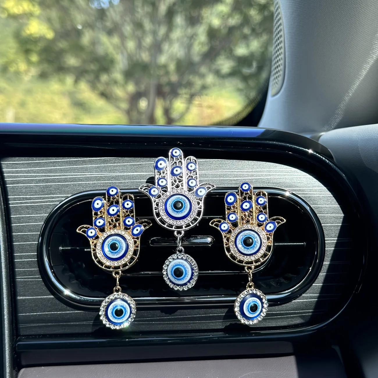 1 Piece of Blue Palm Devil's Eye Car Interior Air Conditioning Vent Decoration Clip with Pendant, Does Not Include Fragrance Tablets