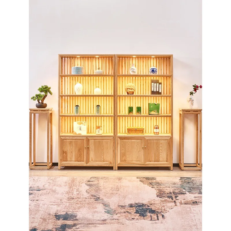 Teevitrine aus Eschenholz