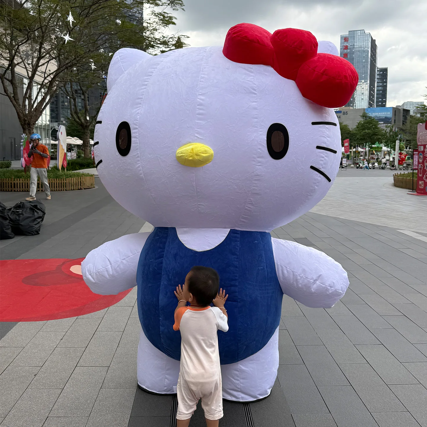 Miniso ديزني نفخ KT القط أفخم البدلة المشي مرحبا كيتي لطيف التميمة عروسة كارتون هالوين عيد الميلاد حزب Outtits