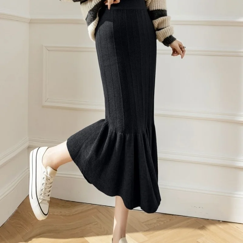 Knitted skirt design sense fish tail skirt autumn and winter 2023 cross covered skirt casual drop feeling hip wrap skirt female