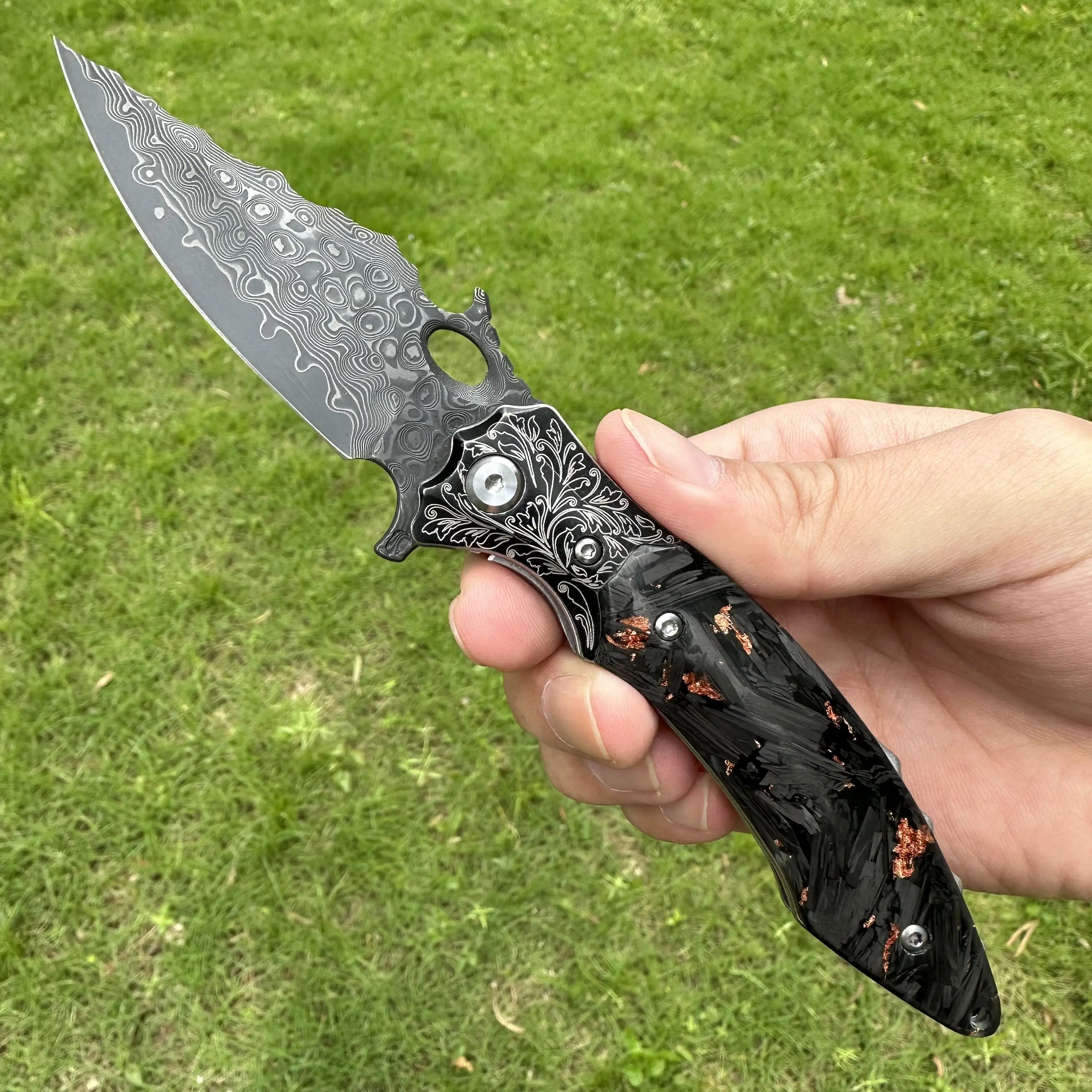 Topwell ماستر اليدوية سكين للفرد دمشق Vg10 شفرة طلاء التيتانيوم الأسود النحاس ألياف الكربون مقبض افتتاح سلس EDC