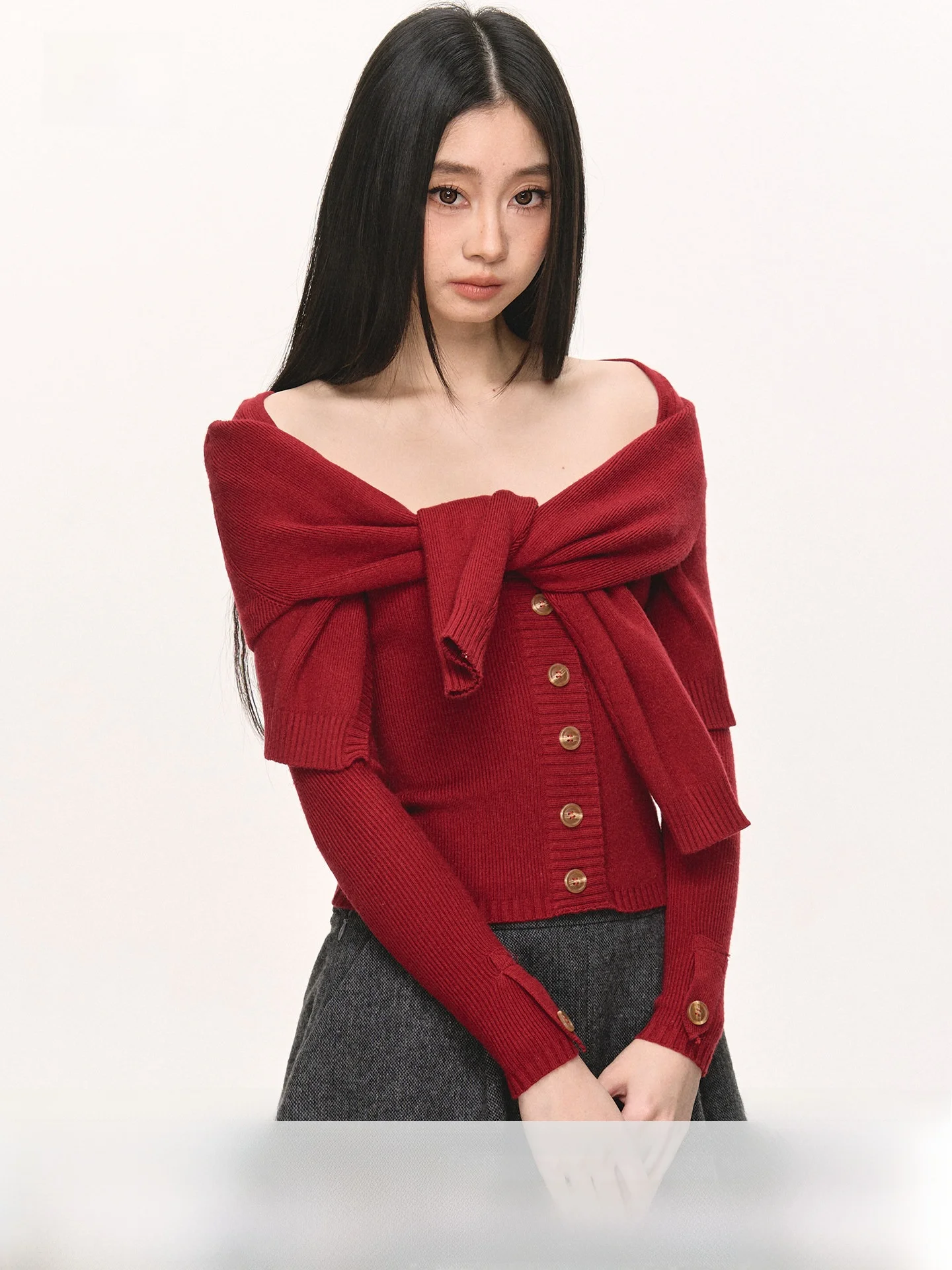 

Red Short Sleeveless Knitted Sweater with Button Design Casual Style Women's Fashion Spring Season Slimming Trendy Top