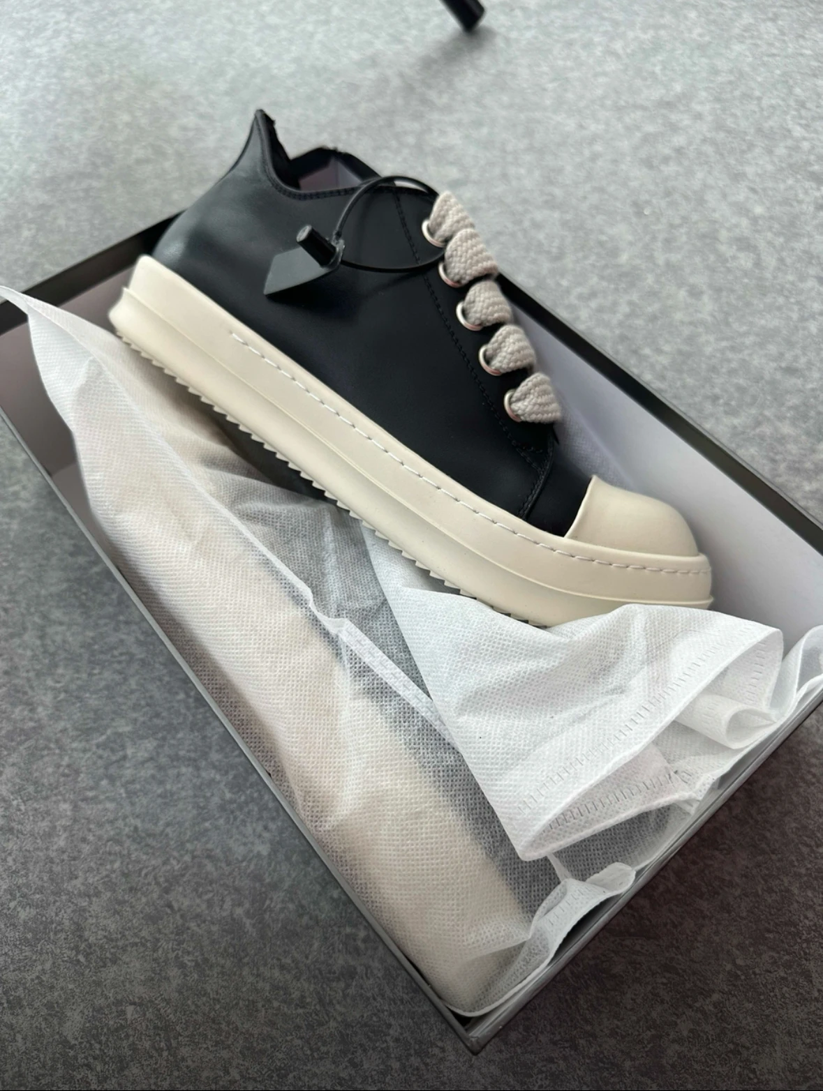 Classic Black Leather Low Top  - Leather Sneaker Care Kit 评论和价格