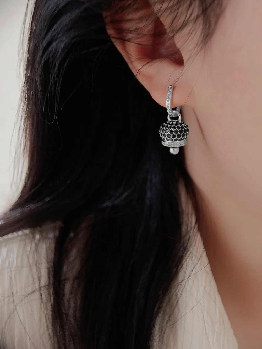 2025 أقراط جديدة راقية على شكل فاخر تسليط الضوء على مجوهرات نسائية أنيقة ومزاجية رشيقة