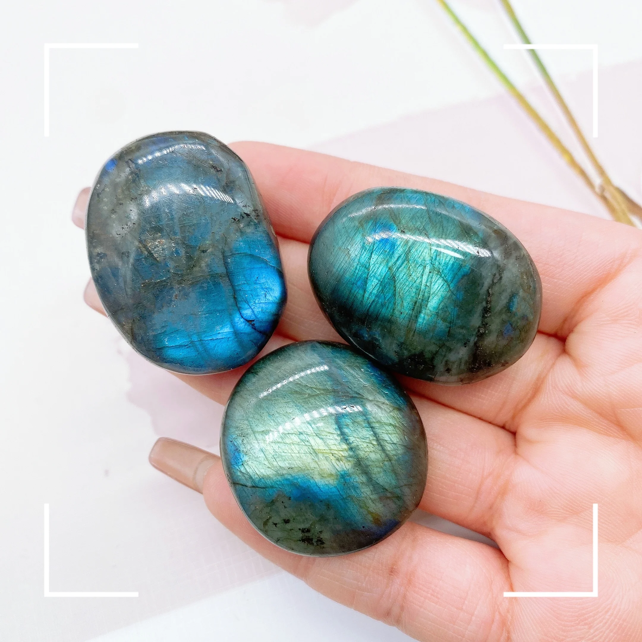 Natural Blue Color Labradorite Natural Stones Ornament  Labradorite Palm Stone Crystal Reiki Healing Decompression Blue Flash