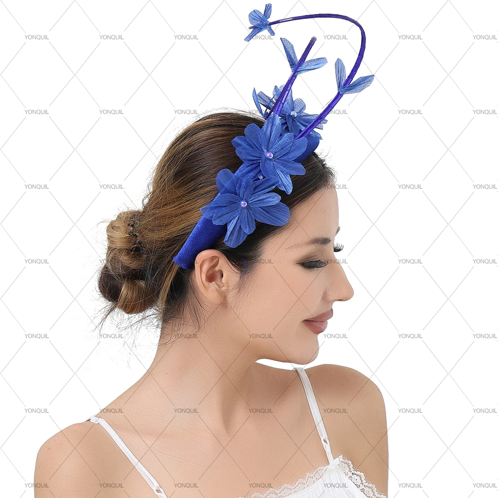 قبعة أنيقة من حرير اللافندر والكتان مع زهرة ديربي صفراء بحافة كبيرة للكنيسة وحفلات الزفاف للسيدات