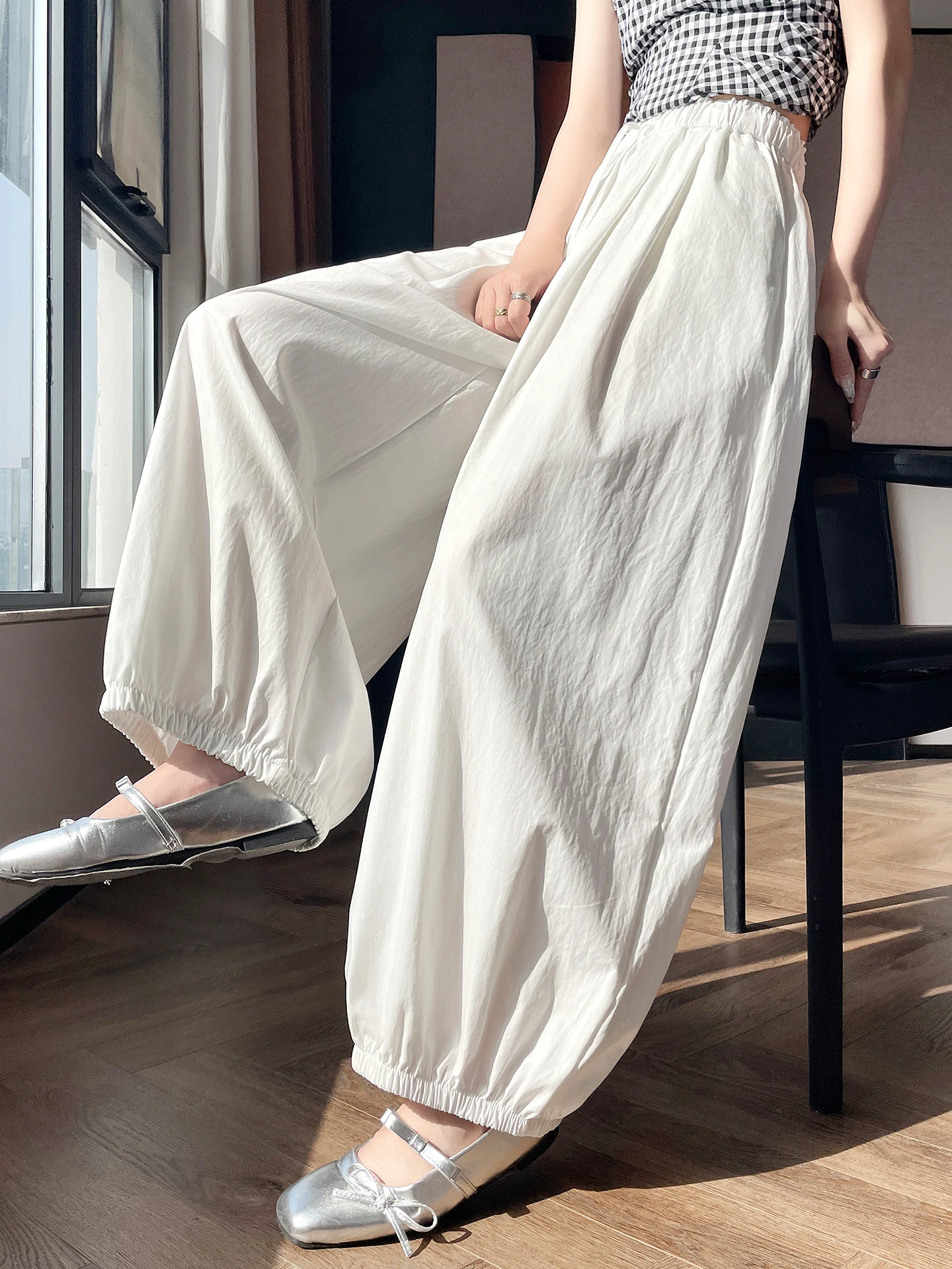 

Белые легкие быстросохнущие летние брюки-фонарики женские свободные широкие с цветочным принтом на шнурке повседневные брюки в стиле кэжуал для работы