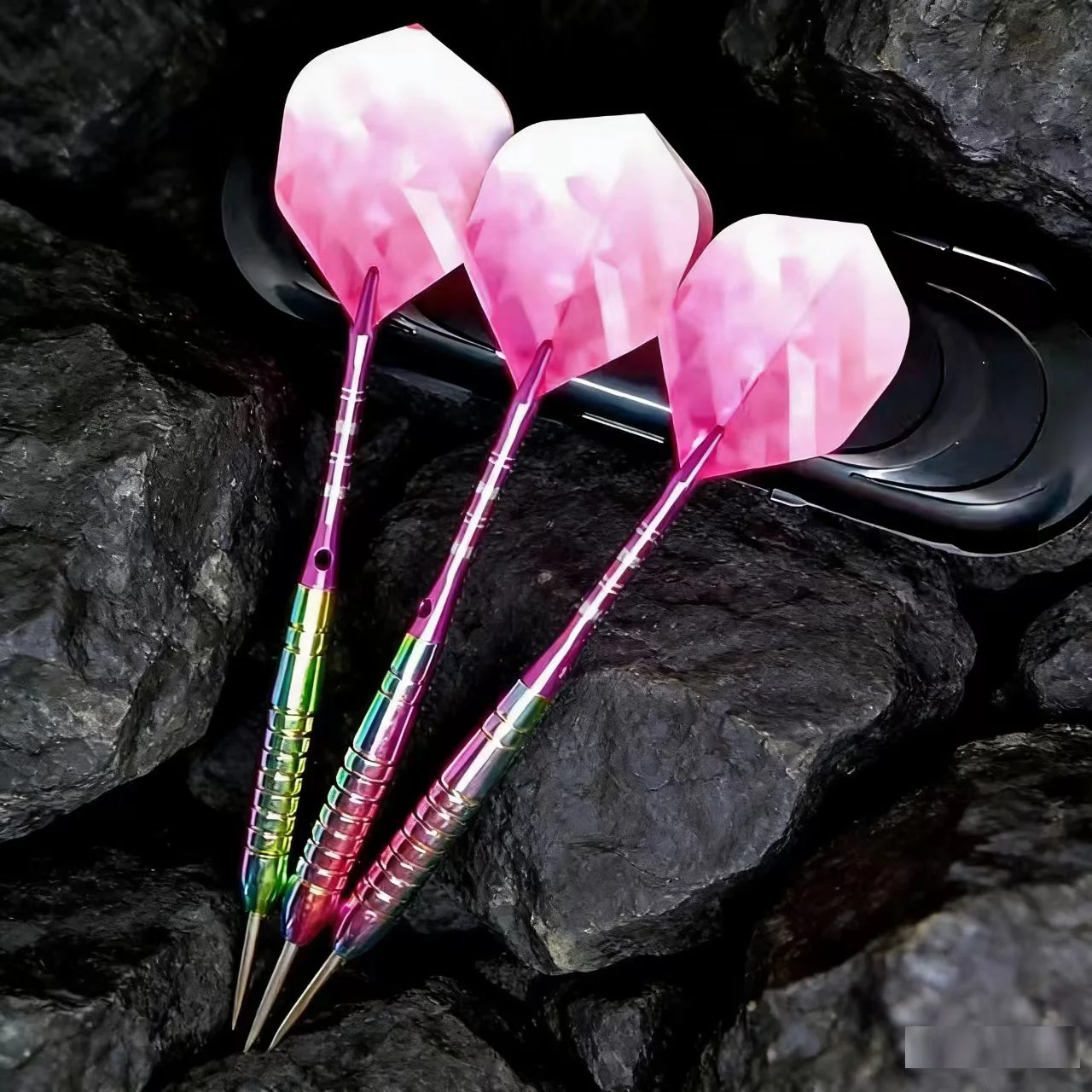 

24 г набор дартс со стальным наконечником и радужным титановым покрытием, профессиональные дартс для соревнований и отдыха, 3 шт./компл. с футляром